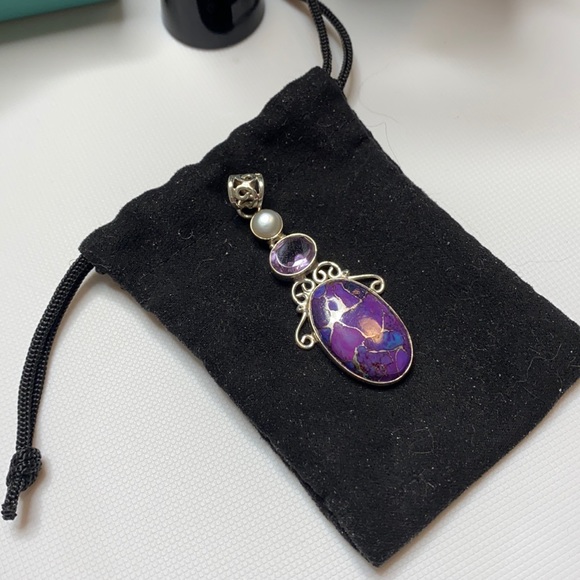 Jewelry - A beautiful Purple Copper Turquoise with an Amethyst gemstone